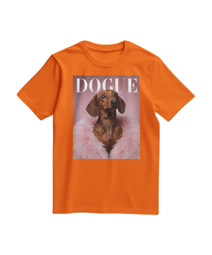 Camiseta laranja Dachshund Muse da Camalestore, com estampa de cachorro deitado e detalhes coloridos, vista frontal.