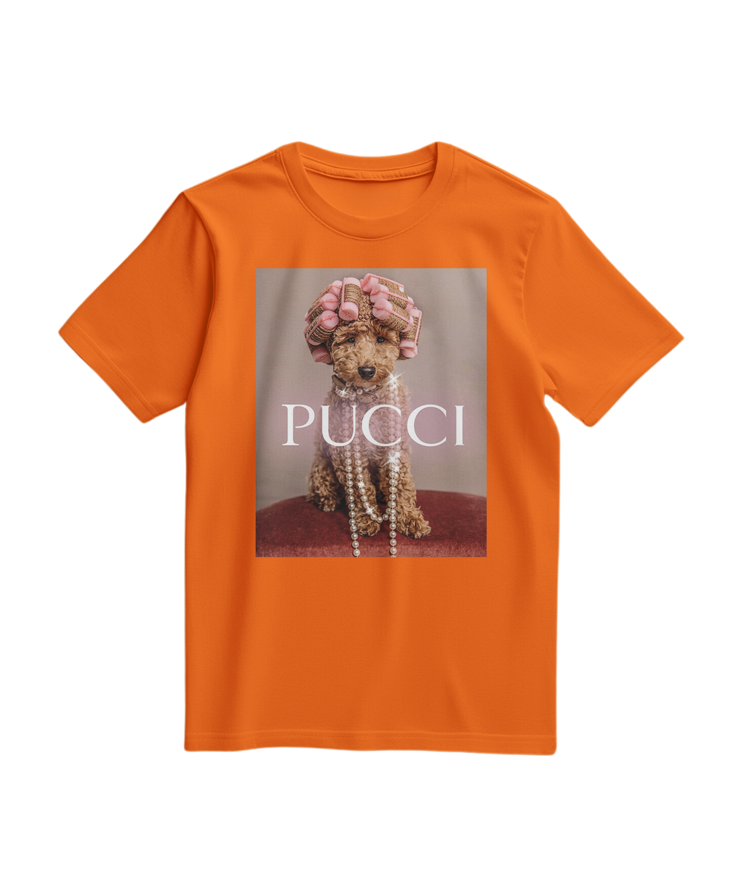 Camalestore T-shirt Poo Glam laranja com estampa divertida, tecido confortável e ajuste casual para looks descontraídos.