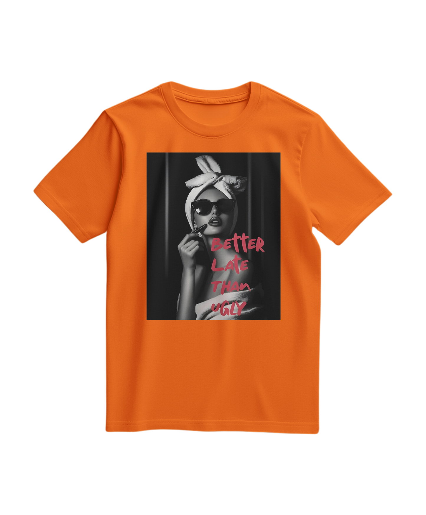 Camiseta laranja Ugly Chic Statement da Camalestore exibida de frente, com design estiloso e lettering marcante.