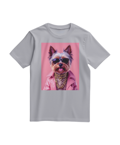 Camalestore camiseta cinza com estampa de rua e ícone de Yorkshire Terrier, design casual e confortável.