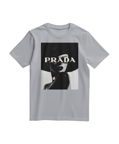 Camiseta cinza Shadow Couture Muse da Camalestore, de algodão, com design moderno e detalhes visíveis na imagem.