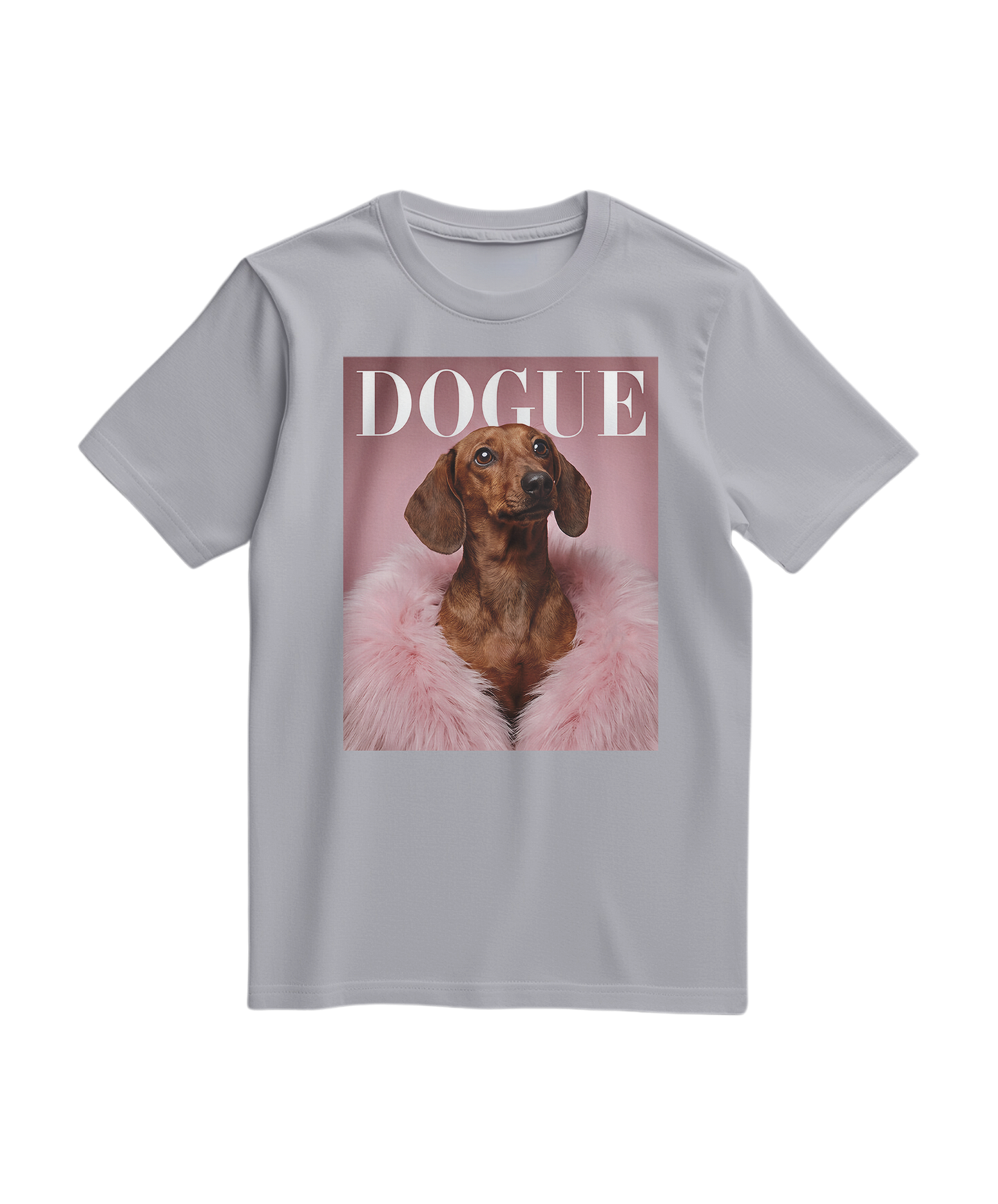 Camiseta cinza com estampa de Dachshund e a marca Camalestore, modelo T-shirt Oxford em fundo neutro.