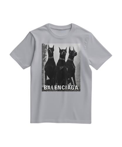 Camiseta Sentinel Vanguard Noir da Camalestore, t-shirt cinza com design estilizado, vista frontal em fundo branco.