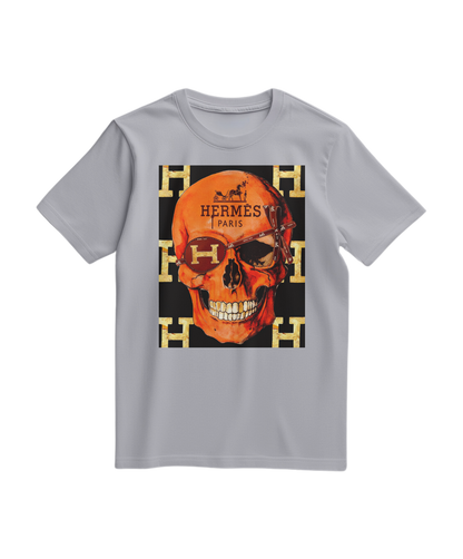 Camiseta cinza com estampa de caveira icônica, modelo T-shirt da marca Camalestore, vista frontal com detalhes de design.