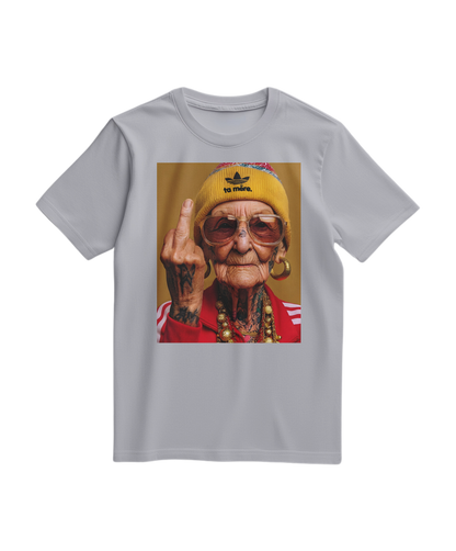 Camalestore T-shirt Ta Mère cinza, com estampa casual de manga curta e gola redonda, tecido confortável e de estilo descontraído.