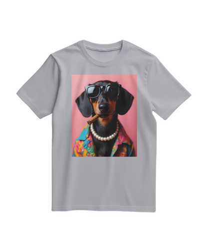 Camiseta cinza com estampa de salsicha fumando, T-shirt Smoking Dachshund da marca Camalestore, visual casual e divertido.