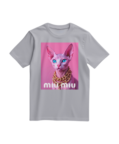 Camalestore camiseta pink gold com estampa de esfinge, modelo T-shirt, vista frontal.