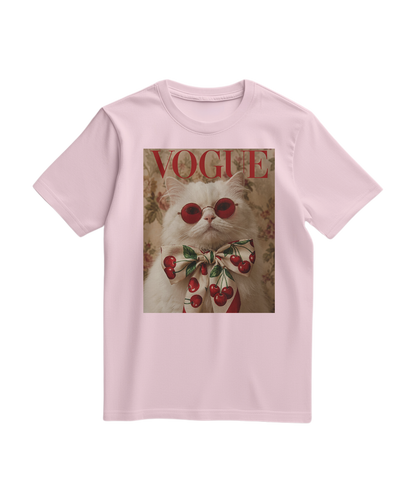 Camalestore T-shirt Velvet Cherry rosa claro, tecido macio, com estampa de cereja, modelo casual e confortável.