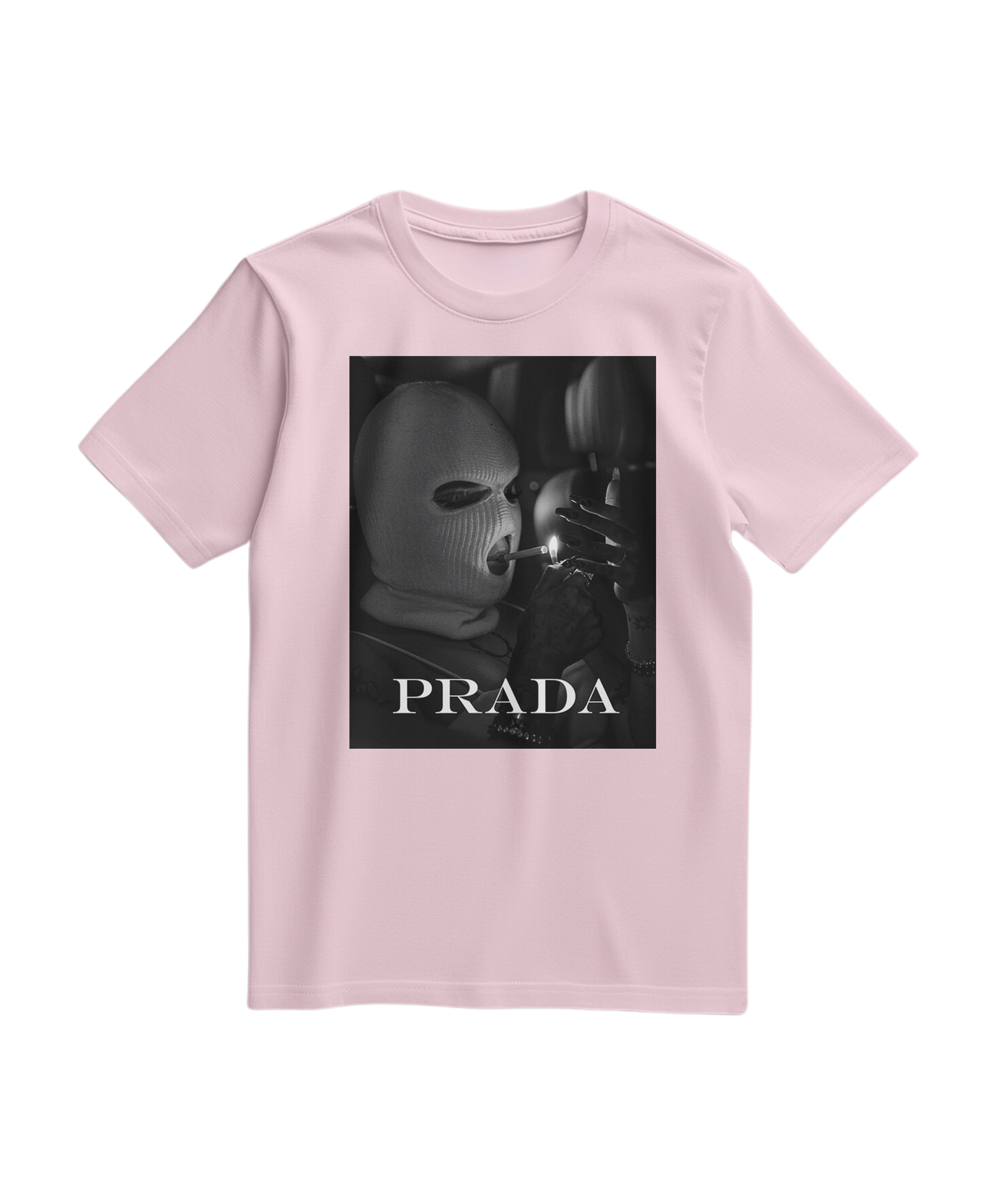 Camiseta Urban Rebel da Camalestore em rosa claro, com design moderno, exibida em close-up sobre fundo neutro.