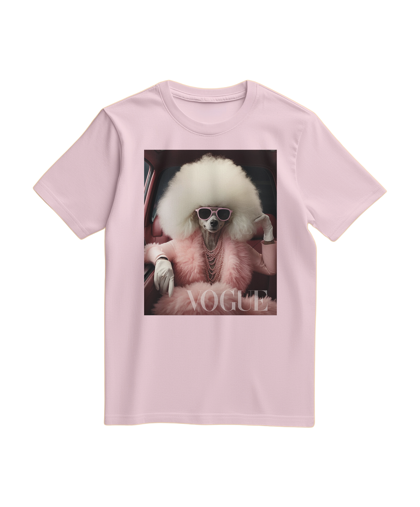 Camiseta Poodle Glam da Camalestore, camiseta rosa claro com estampa de poodle elegante, modelo de manga curta, vista frontal.