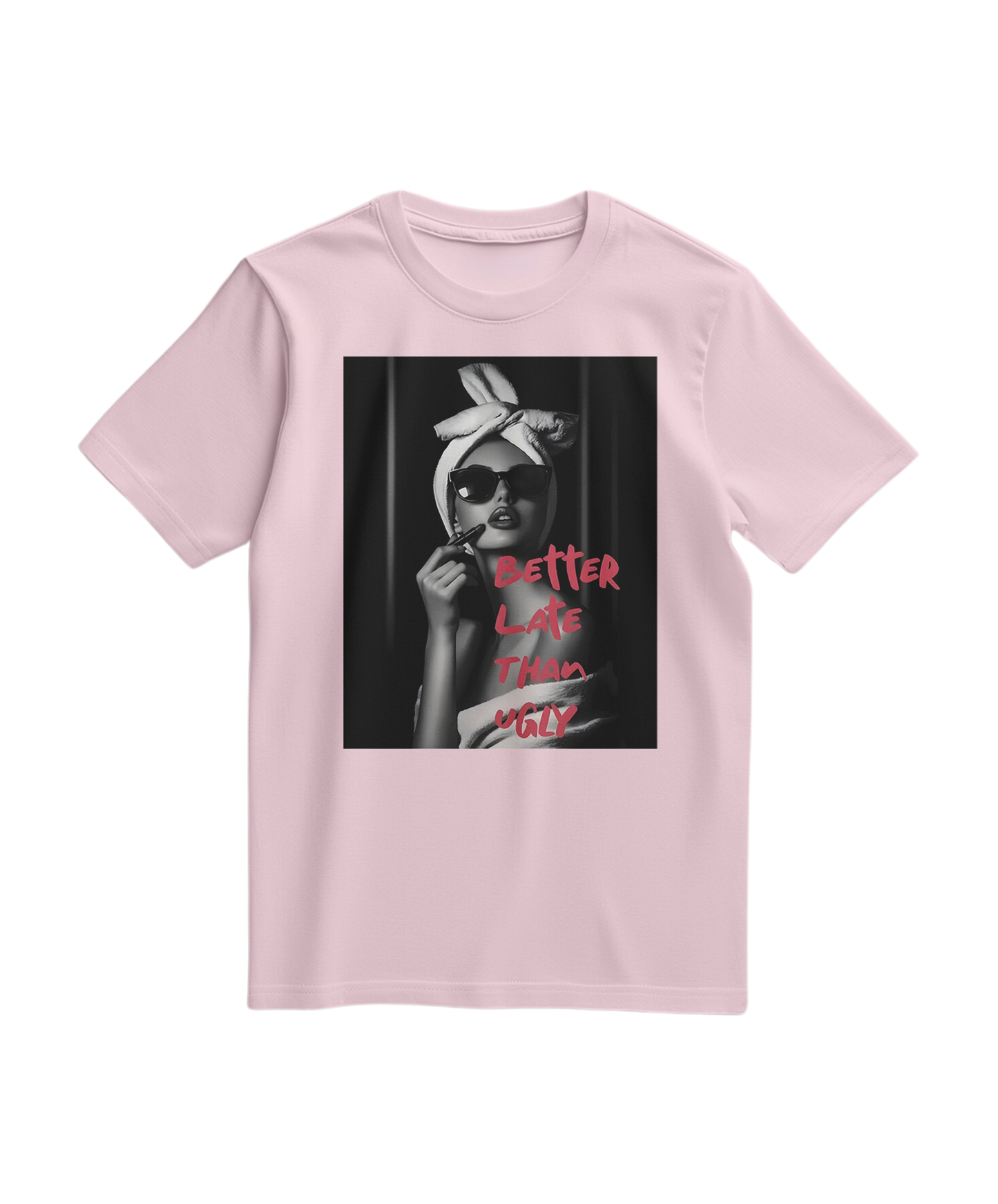 Camiseta Ugly Chic Statement da Camalestore em rosa pálido, com design estiloso e detalhes modernos visíveis na imagem