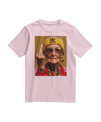 Camiseta Ta Mère da Camalestore em tom rosa claro, com design simples e confortável, vista frontal da peça.