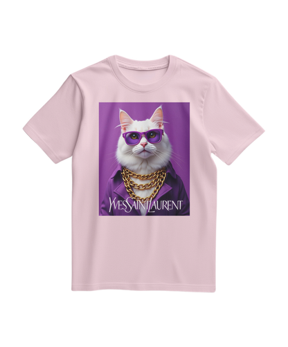 Camiseta Feline Drip da Camalestore em rosa claro, com estampa de gatinhos e detalhes de gotas de tinta na frente.