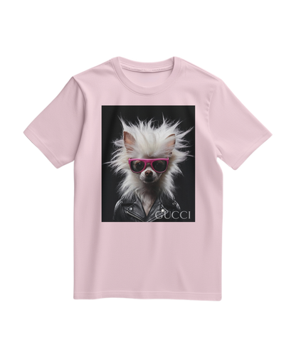 Camiseta Rebel Fur da Camalestore em rosa pálido, com design estilizado e detalhes visíveis na imagem.