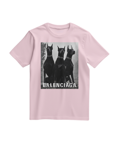 Camiseta Sentinel Vanguard Noir da Camalestore, modelo de manga curta em cor rosa claro, com design minimalista e estampa no centro.