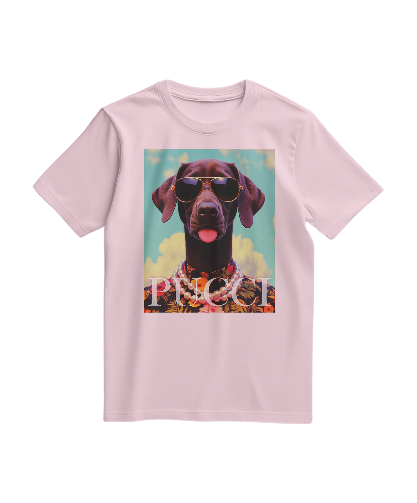 T-shirt tropical Pooch da Camalestore em cor rosa pálido com estampado de cães tropicais e detalhes coloridos.