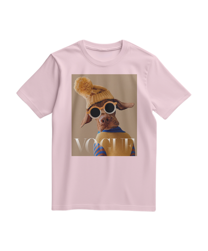 Camiseta Crimson Aviator da Camalestore em rosa claro, com design moderno de estilo aviador e gola redonda.
