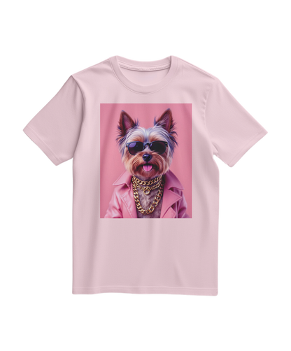 Camiseta rosa claro Camalestore com estampa de rua e ícone de Yorkshire Terrier, tecido confortável e estilo casual.
