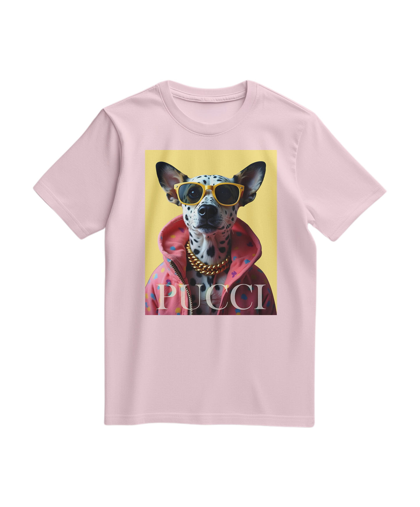 Camiseta rosa pálido Hip Dalmatian da Camalestore com estampado de dálmatas pretos e brancos na frente.