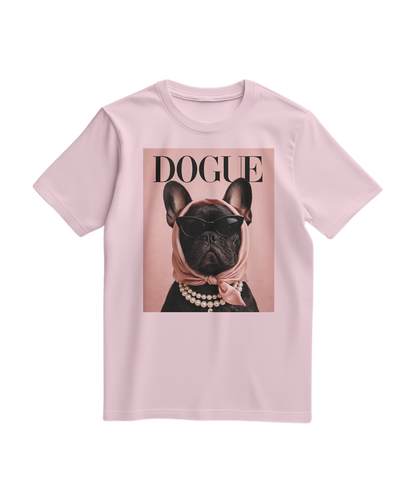 Camiseta The Frenchie Muse em rosa claro, feita pela Camalestore, com estampa de design de cão francês e estilo casual.