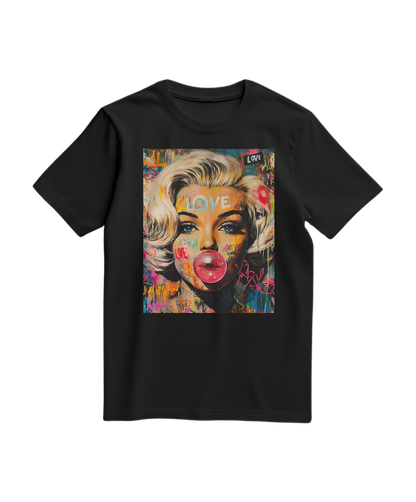Camiseta preta Marilyn Pop Rebel da Camalestore, com estampa de Marilyn Monroe e design casual, vista frontal.