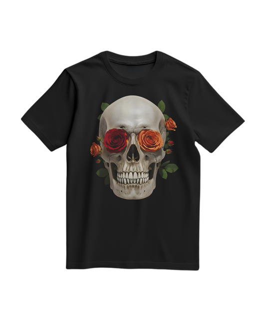 Camiseta preta com estampa de caveira e rosa, produto da Camalestore, vista de frente com detalhes do design na imagem.