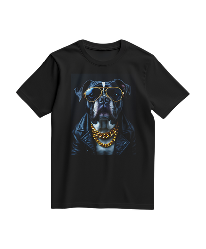 T-shirt preto da Camalestore com design "Golden Rocker" visível na frente, tecido de algodão confortável e de corte casual.