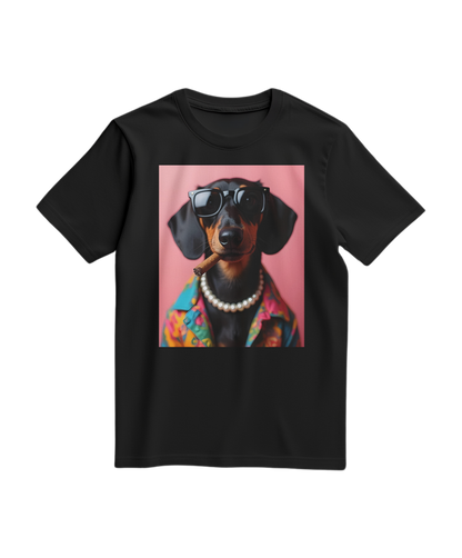 Camiseta preta Smoking Dachshund da Camalestore com estampa de salsicha fumando, tecido confortável e design casual.