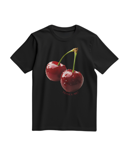 Camalestore camiseta preta Cherry Bite Me com estampa de cereja mordida, tecido confortável e design casual.