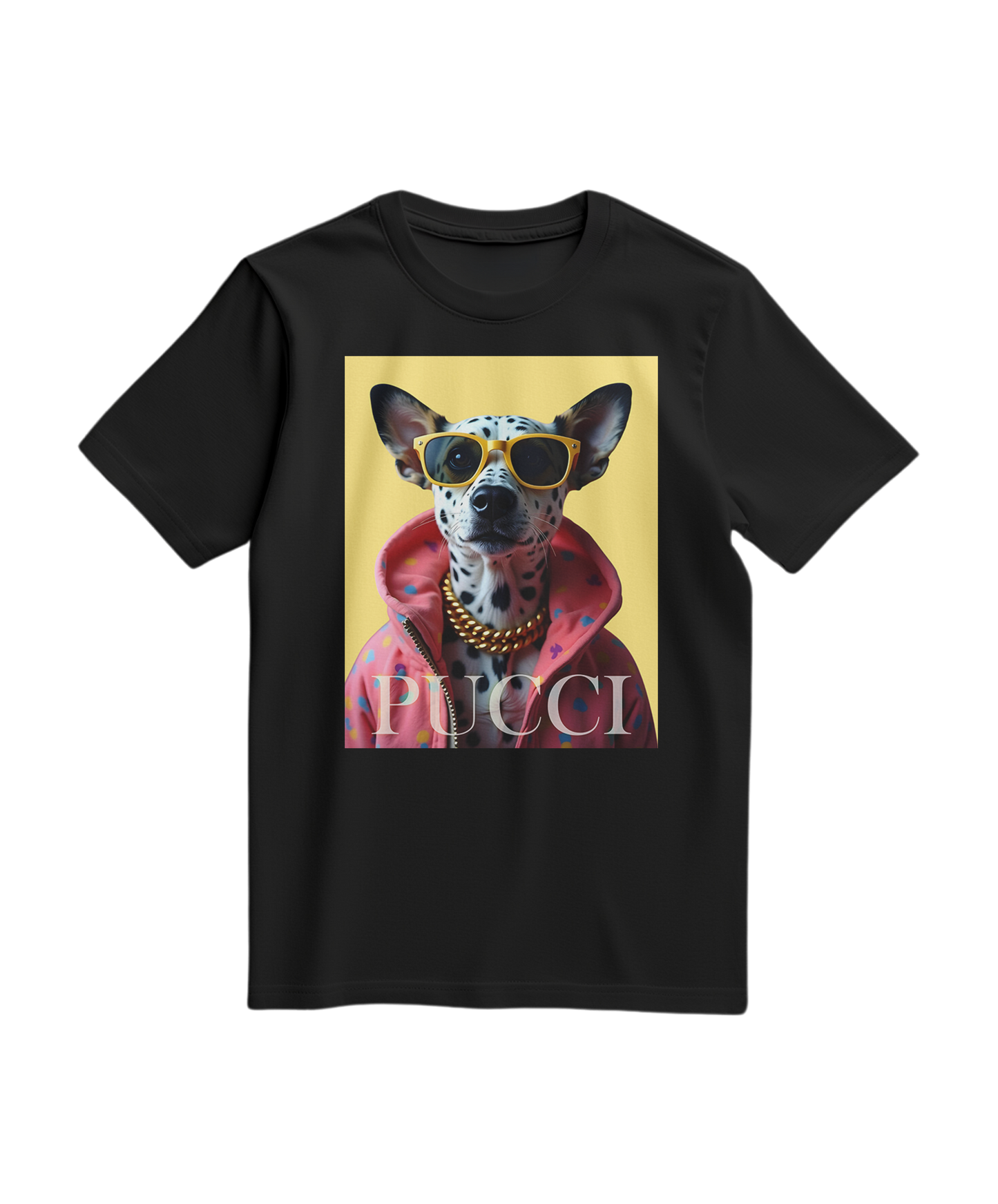 T-shirt preta com estampa de dálmata da marca Camalestore, detalhe de cão dálmata em preto e branco na frente do t-shirt.