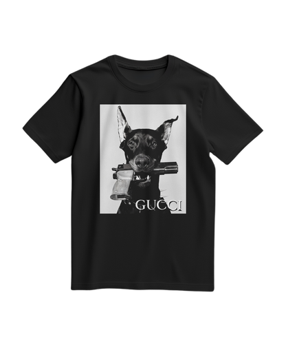 Camiseta preta Dog Ammunition da Camalestore, camiseta de algodão com estampa de cachorro, vista frontal sobre fundo branco.