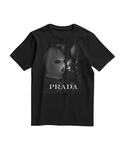 Camiseta preta Urban Rebel da Camalestore, com design moderno e estilo urbano, exibida em fundo neutro.