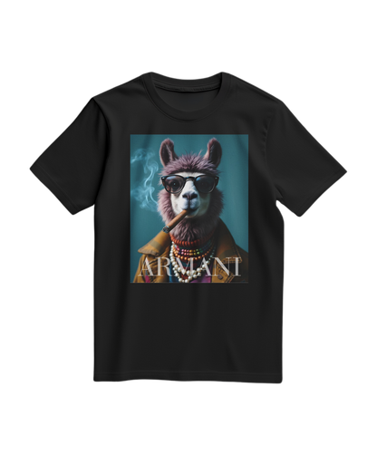 T-shirt preto da Camalestore com estampa de lama Dapper, tecido confortável e design moderno para uso casual.