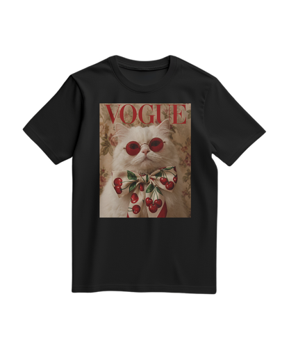 Camiseta preta Velvet Cherry da Camalestore, com estampa de cereja em veludo, vista frontal.