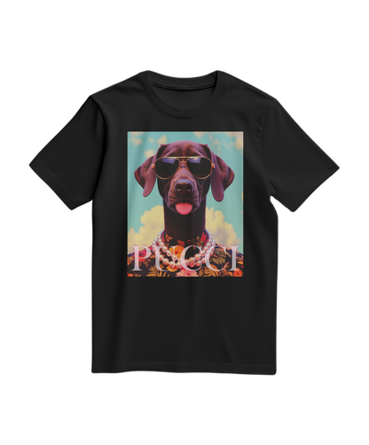 T-shirt preta com estampa tropical de cão, produto da marca Camalestore, mostrado na imagem com detalhes vibrantes e tecido confortável.