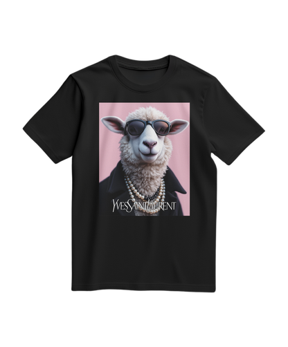 Camiseta preta Camalestore com ícone de ovelha de pérola, design minimalista e confortável para uso casual.