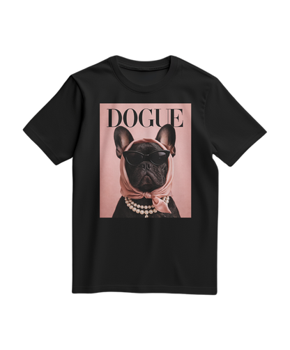 Camiseta preta The Frenchie Muse da Camalestore, com estampa de um vira-lata francês em destaque.
