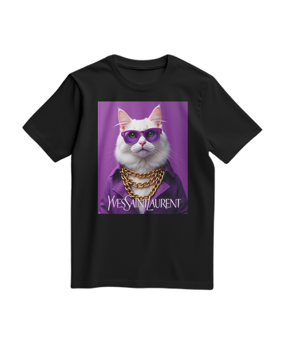 Camalestore T-shirt Feline Drip preta, camiseta casual com estampa de gato e detalhes de gotas, confortável e moderna.