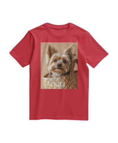 Camiseta vermelha Yorkie Muse da Camalestore com estampa de cão pequeno, confortável e casual para uso diário.