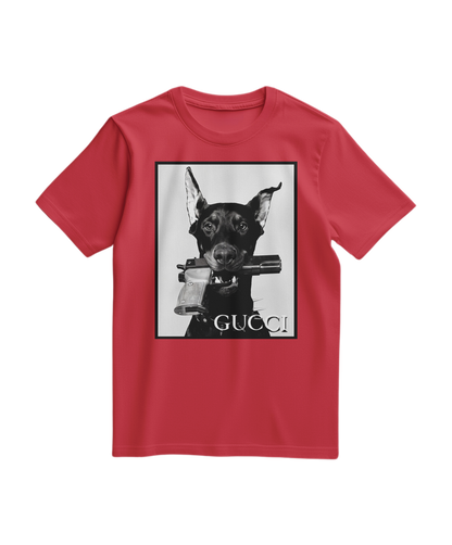Camiseta vermelha Dog Amunition da Camalestore, com estampa de cachorro e detalhes em destaque na frente.
