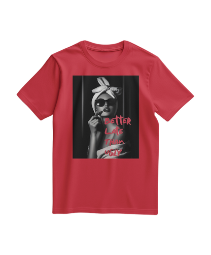 Camalestore camiseta vermelha Ugly Chic Statement, camiseta casual com estampa marcante e estilo moderno.