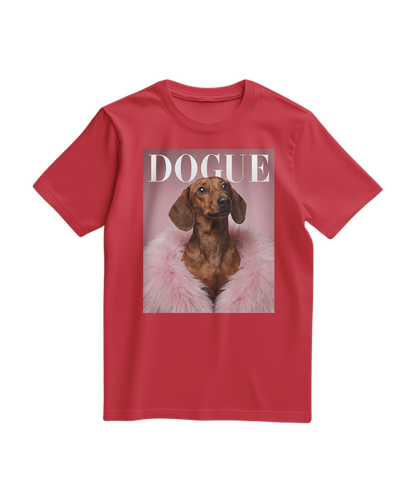 Camiseta vermelha Dachshund Muse da Camalestore, com estampa de cão salsicha, vista frontal sobre fundo branco.