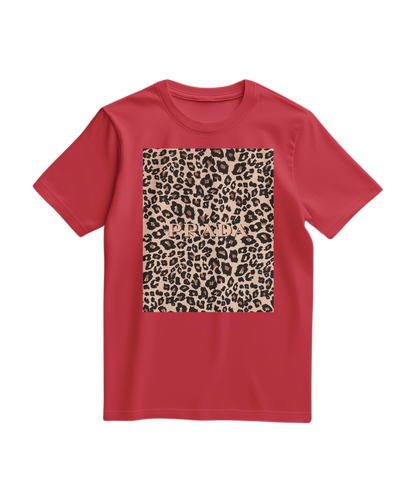 Camiseta T-shirt Leopard Blush da Camalestore, com estampa de onça em tom blush, exibida em fundo neutro.