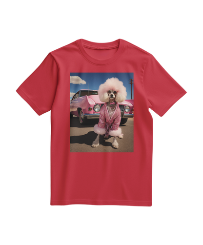Camiseta vermelha Dream Ride da Camalestore com estampa de desenho de carro vintage, vista frontal.