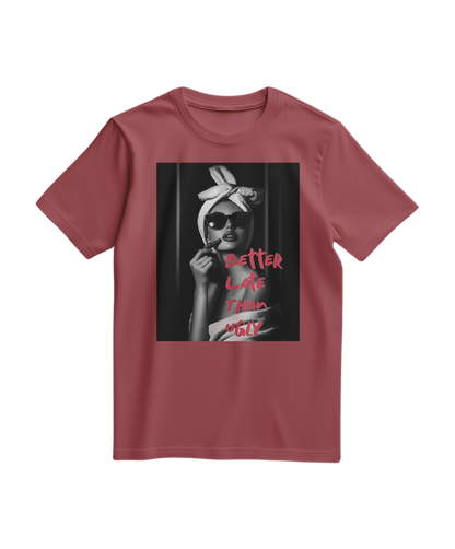 Camiseta Ugly Chic Statement da Camalestore em tom terracota, com design casual e estilo moderno.