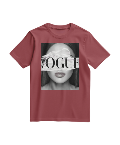 Camiseta V Eyes da Camalestore em tom terracota, com estampa de olhos na frente, feita de algodão confortável.
