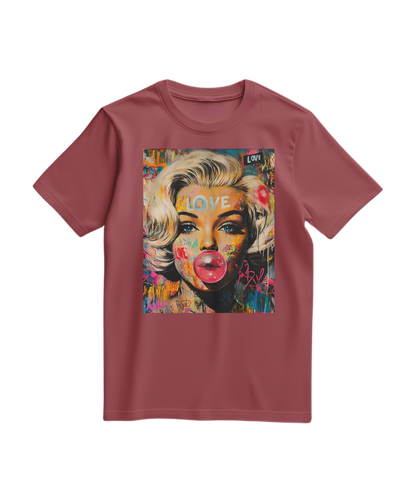 Camiseta Marilyn Pop Rebel da Camalestore em tom teracota, com design de rosto de Marilyn Monroe estampado na frente.