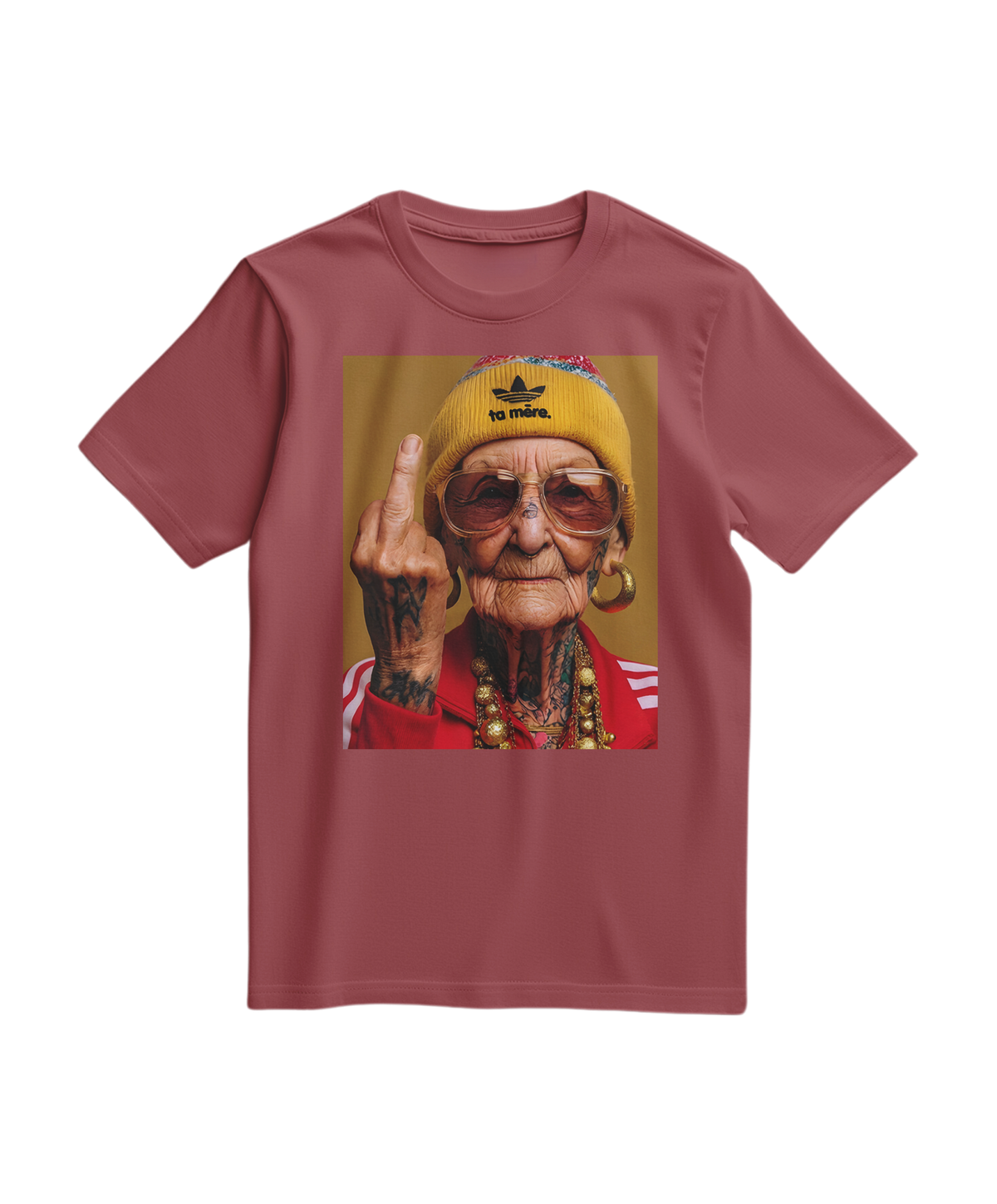 Camiseta T-shirt Ta Mère da Camalestore em tom terracota, com design simples e confortável, vista em modelo.