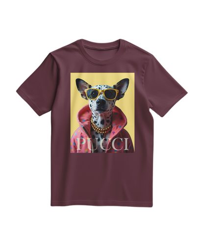 T-shirt Camalestore com padrão de dálmatas hipsters em tons vinho, tecido confortável e estilo casual para homens e mulheres.
