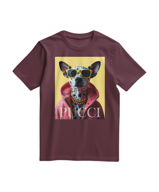 T-shirt Camalestore com padrão de dálmatas hipsters em tons vinho, tecido confortável e estilo casual para homens e mulheres.